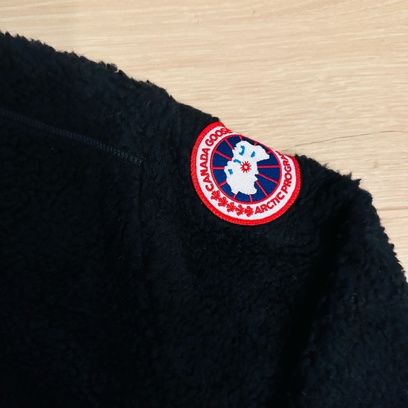❌ SOLD ❌ Women’s Canada Goose Larson Fleece - Picture 5 of 5